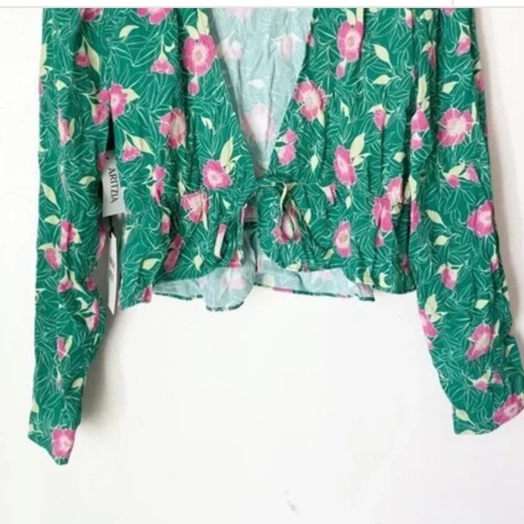 NWT Aritzia Sunday Best New Cropped Tie-Front Blouse Floral Green Size Small - Picture 3 of 9